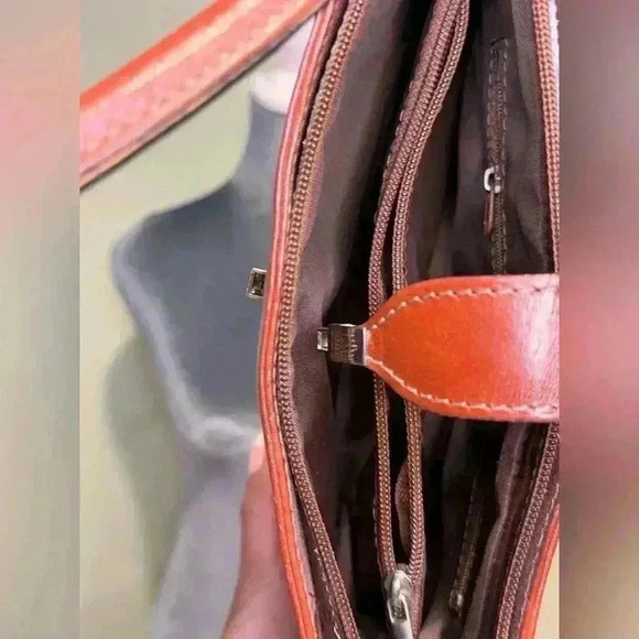 Pelle - Handbag brown w/ shoulder strap two interior pockets one exterior. - Picture 4 of 7